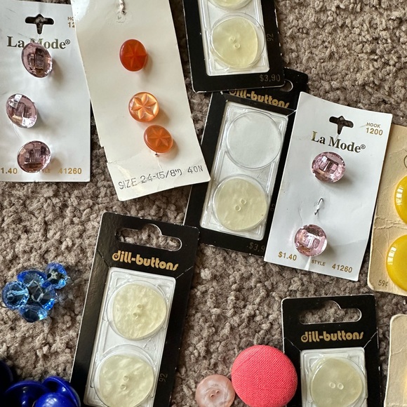 Assorted Vintage Button Collection - Picture 3 of 5